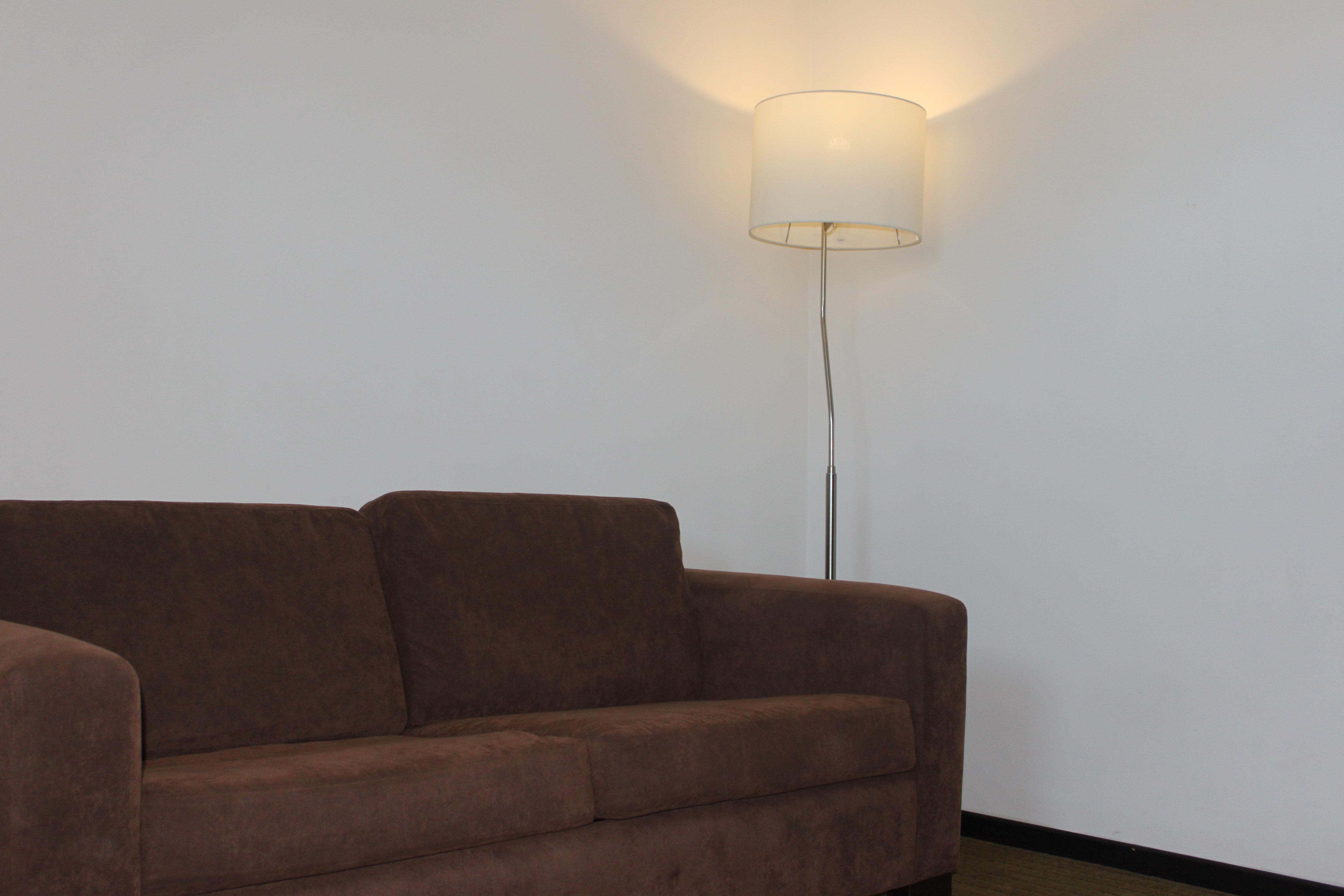 Holiday Inn Express Guaymas By Ihg Buitenkant foto A floor lamp