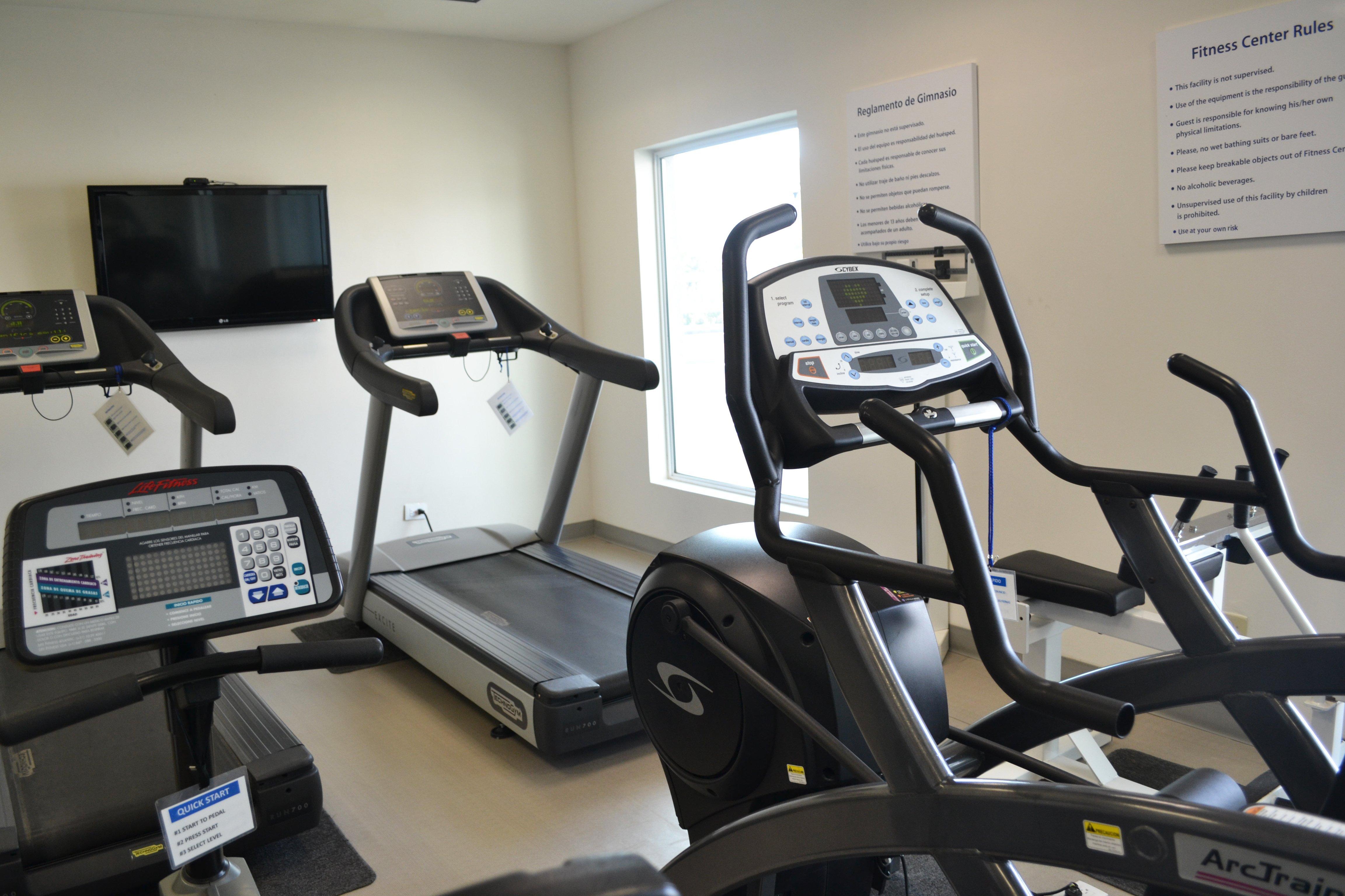 Holiday Inn Express Guaymas By Ihg Buitenkant foto A typical gym