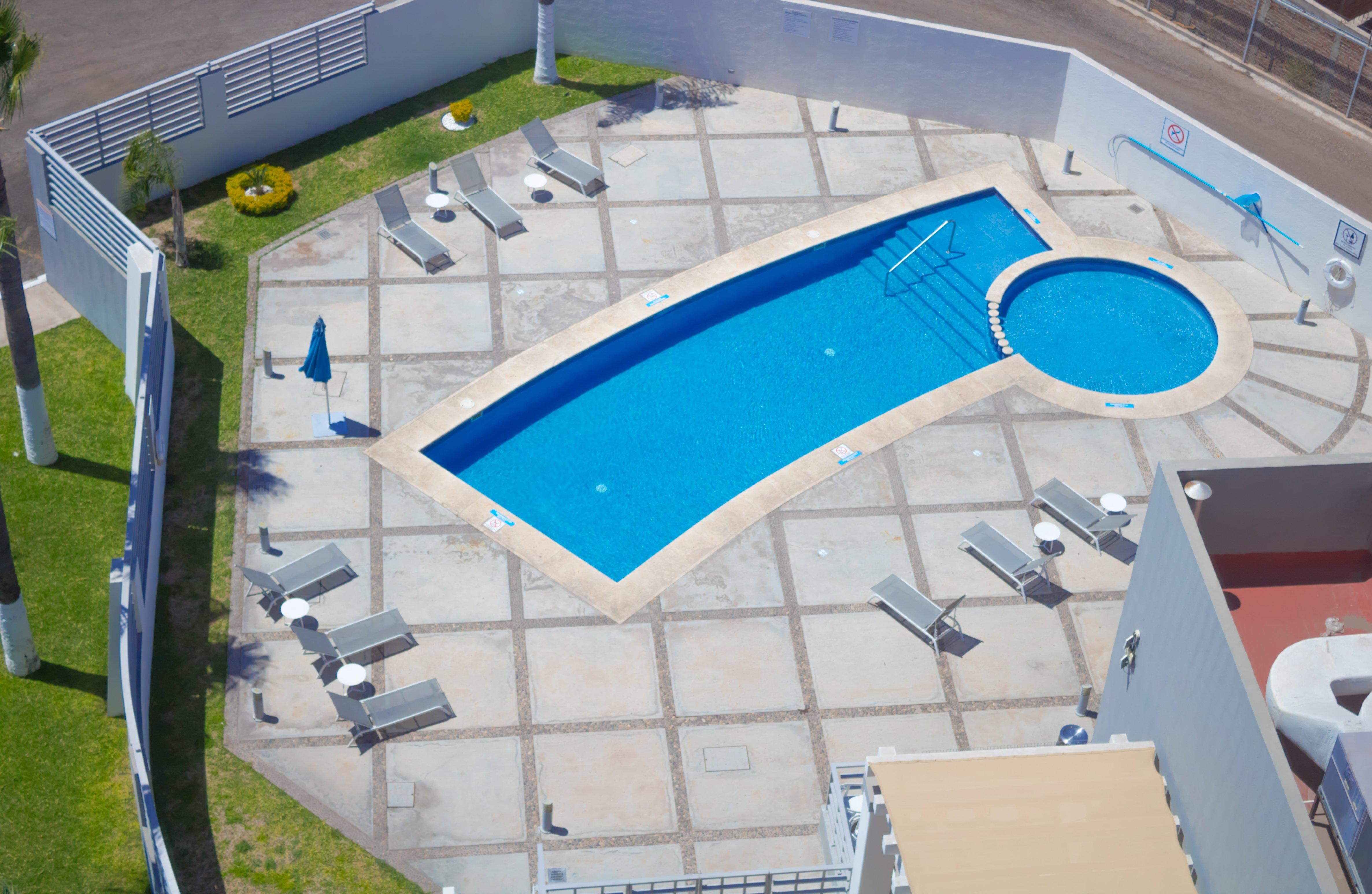 Holiday Inn Express Guaymas By Ihg Buitenkant foto Aerial view of a swimming pool