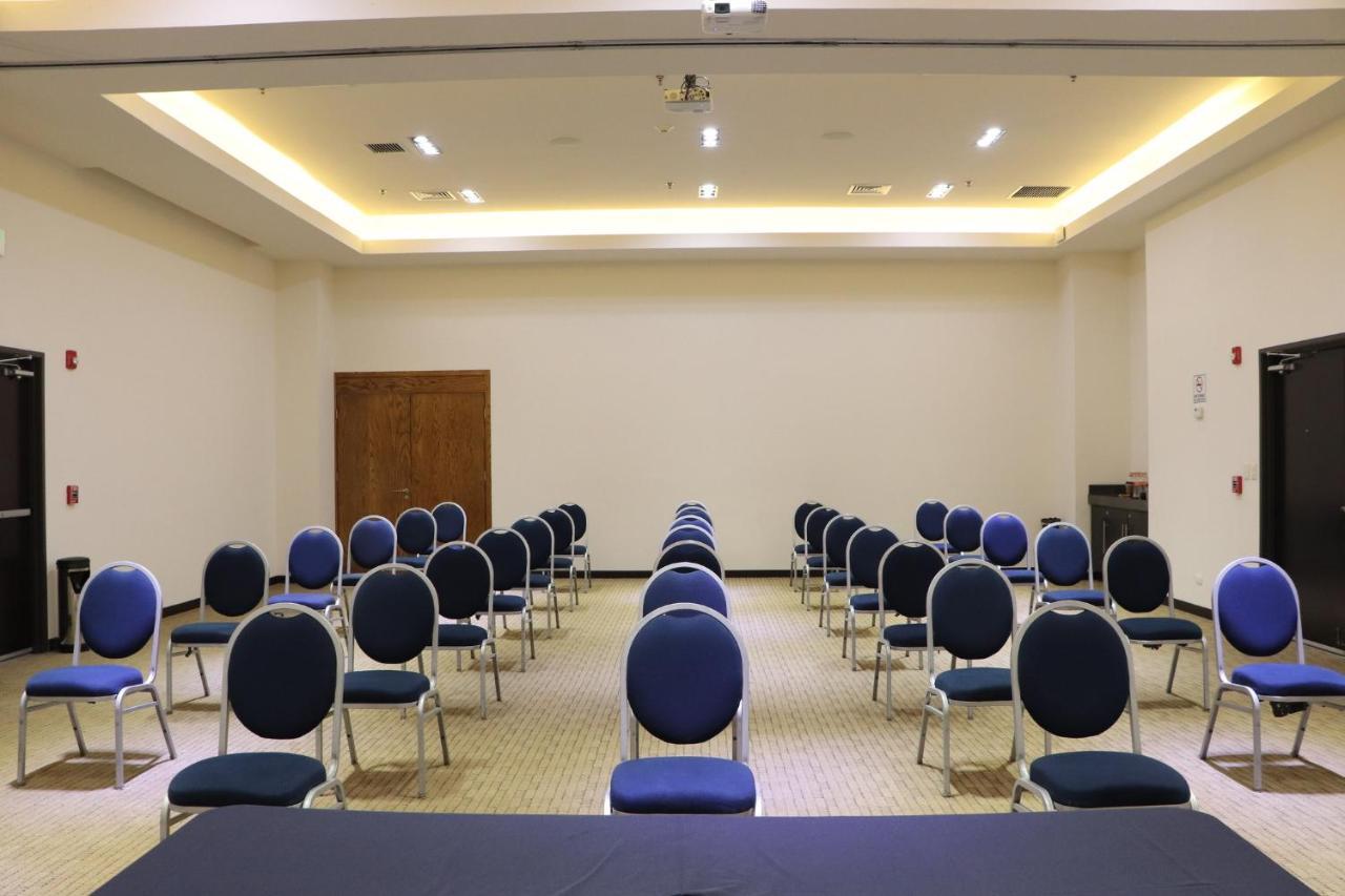 Holiday Inn Express Guaymas By Ihg Buitenkant foto A meeting room at the hotel