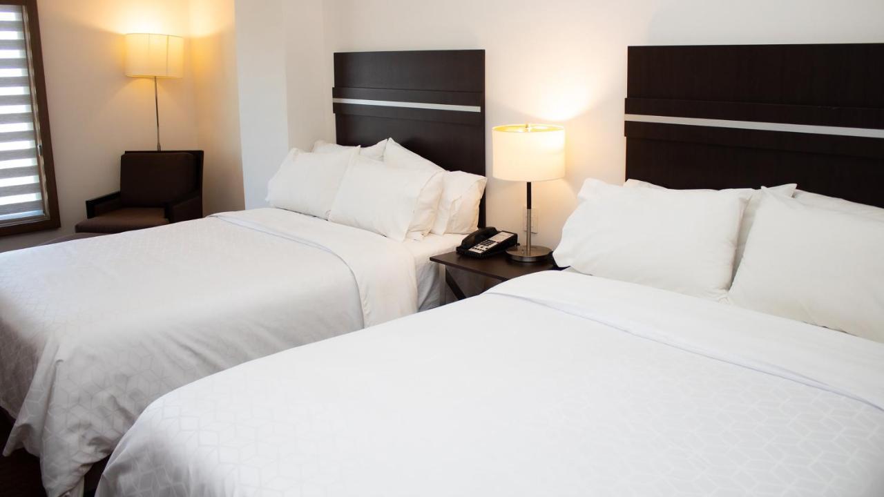 Holiday Inn Express Guaymas By Ihg Buitenkant foto A typical room at the Hilton Garden Inn