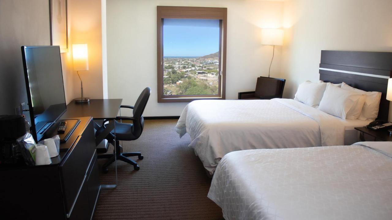 Holiday Inn Express Guaymas By Ihg Buitenkant foto A typical room at the Hilton Garden Inn in Albuquerque, New Mexico