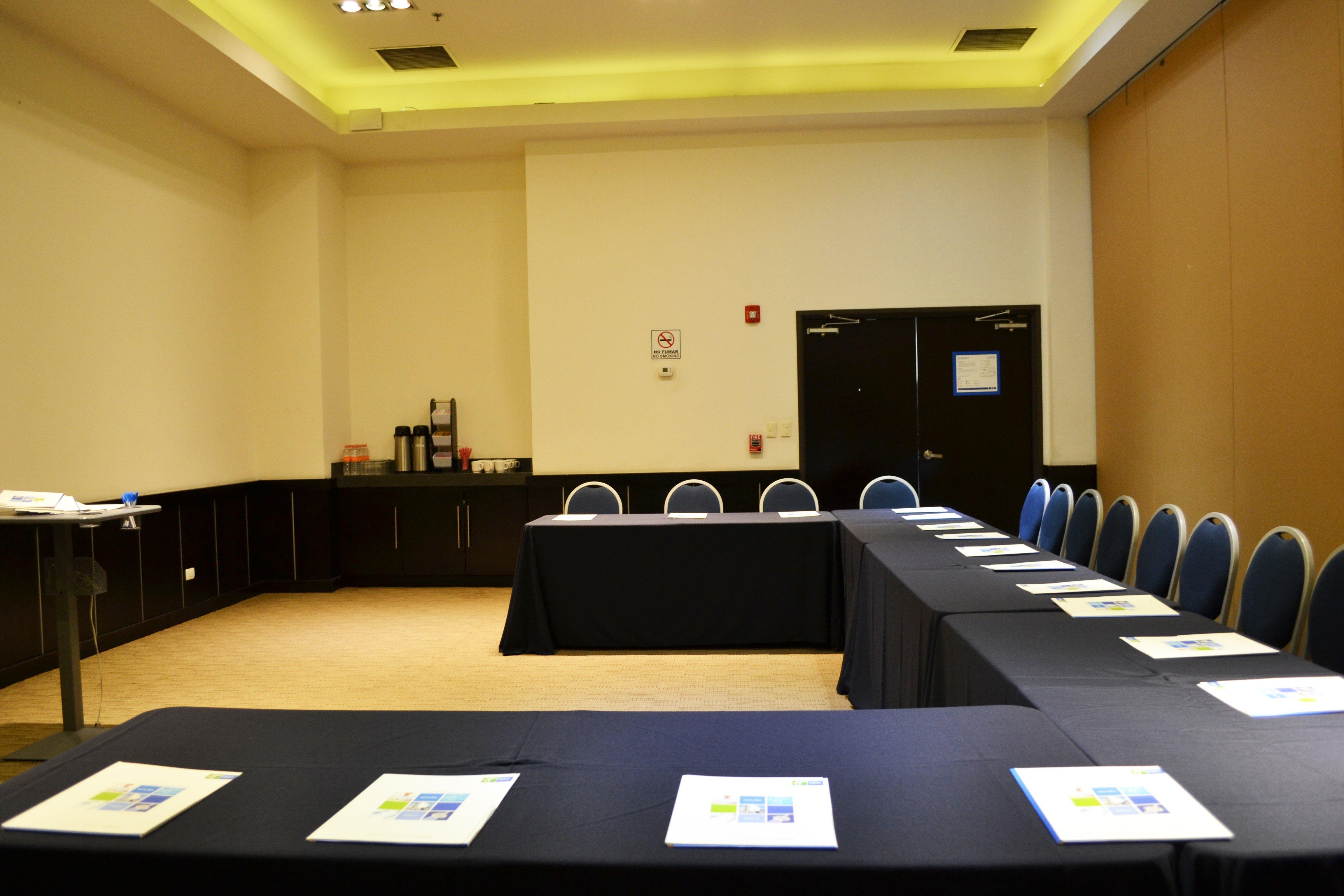 Holiday Inn Express Guaymas By Ihg Buitenkant foto A meeting room at the hotel