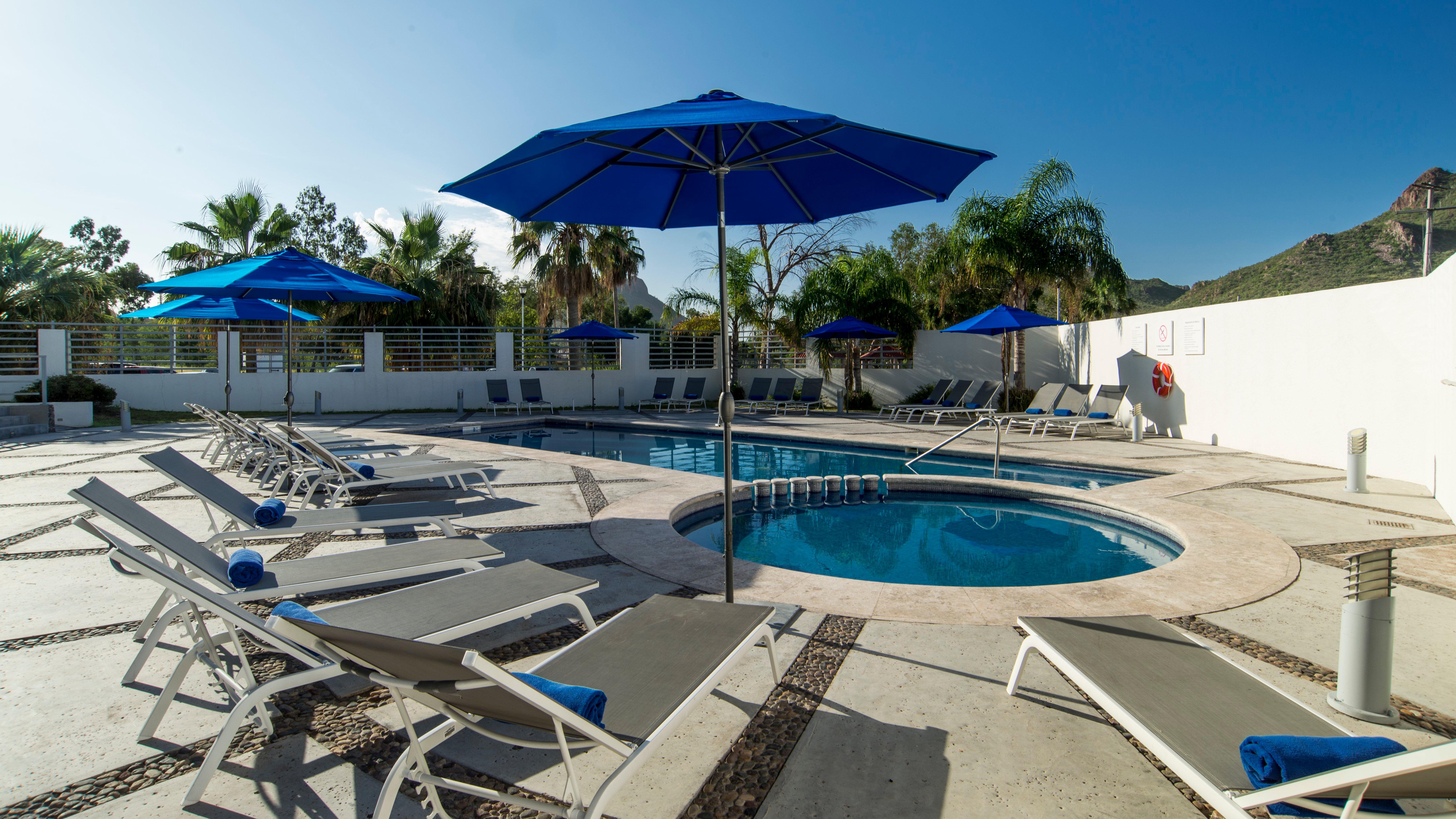 Holiday Inn Express Guaymas By Ihg Buitenkant foto Hotel's pool