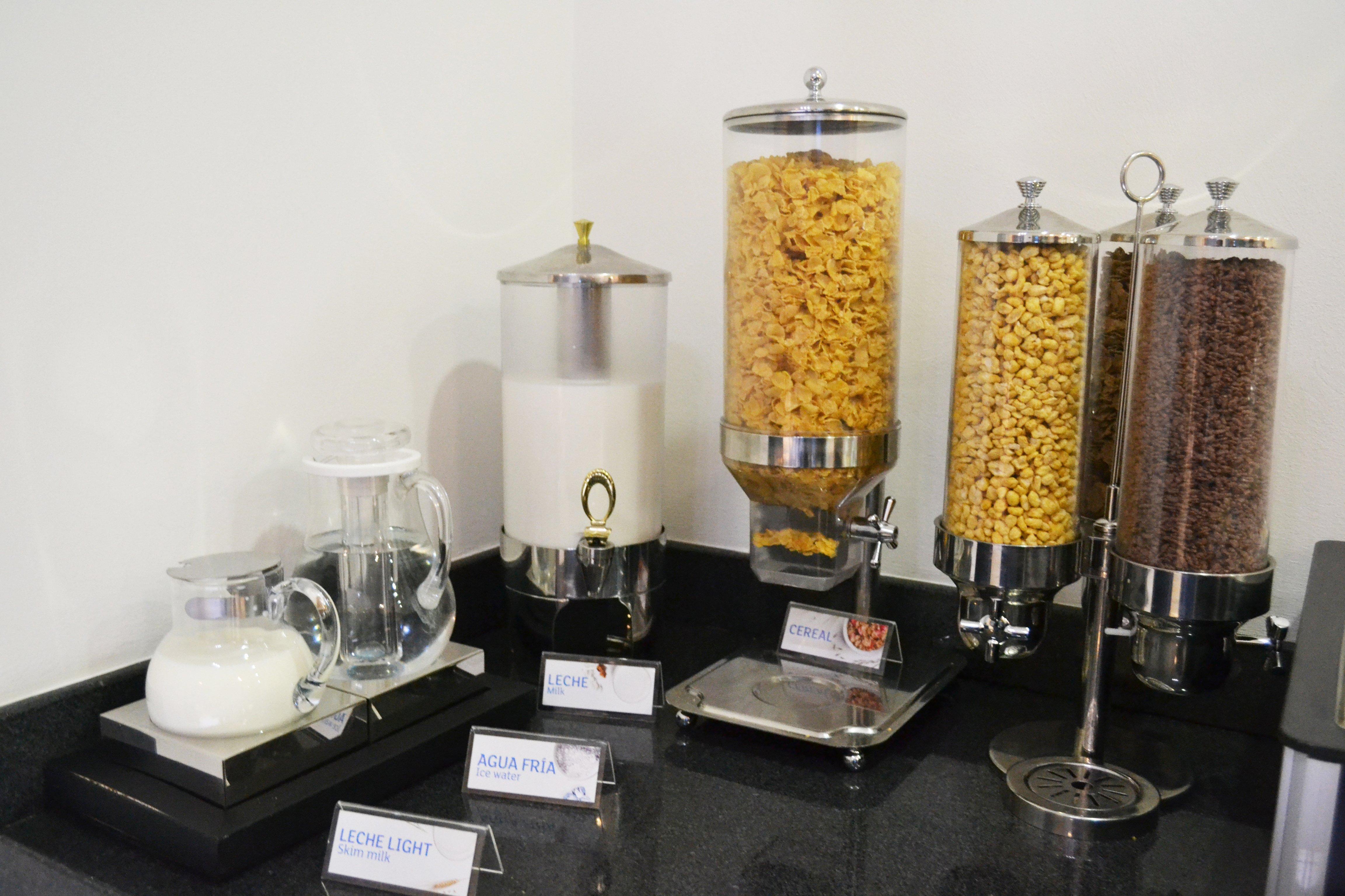 Holiday Inn Express Guaymas By Ihg Buitenkant foto A cereal bar