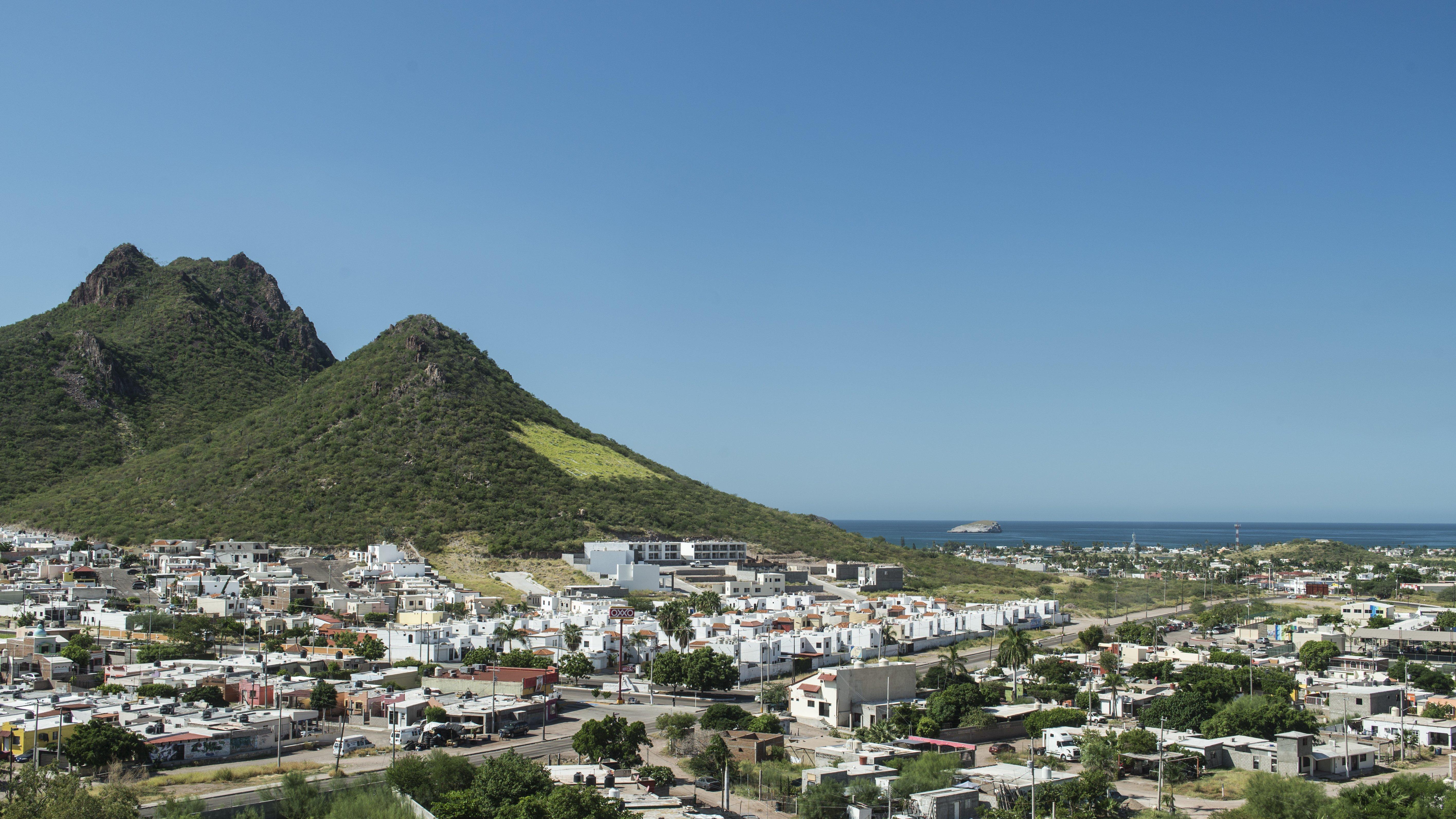 Holiday Inn Express Guaymas By Ihg Buitenkant foto View of La Paz