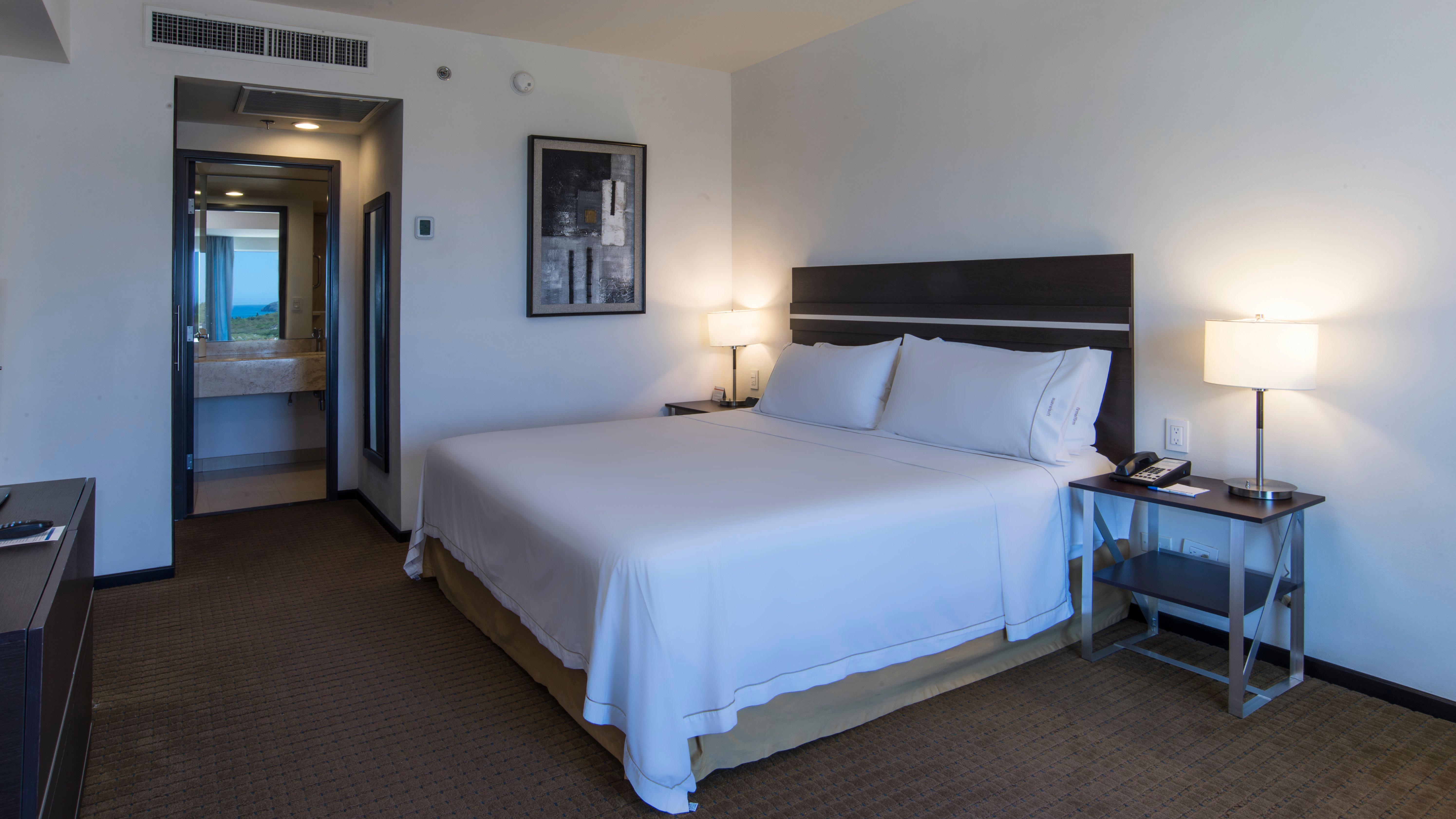 Holiday Inn Express Guaymas By Ihg Buitenkant foto A guest room at the Hilton San Diego Bayfront