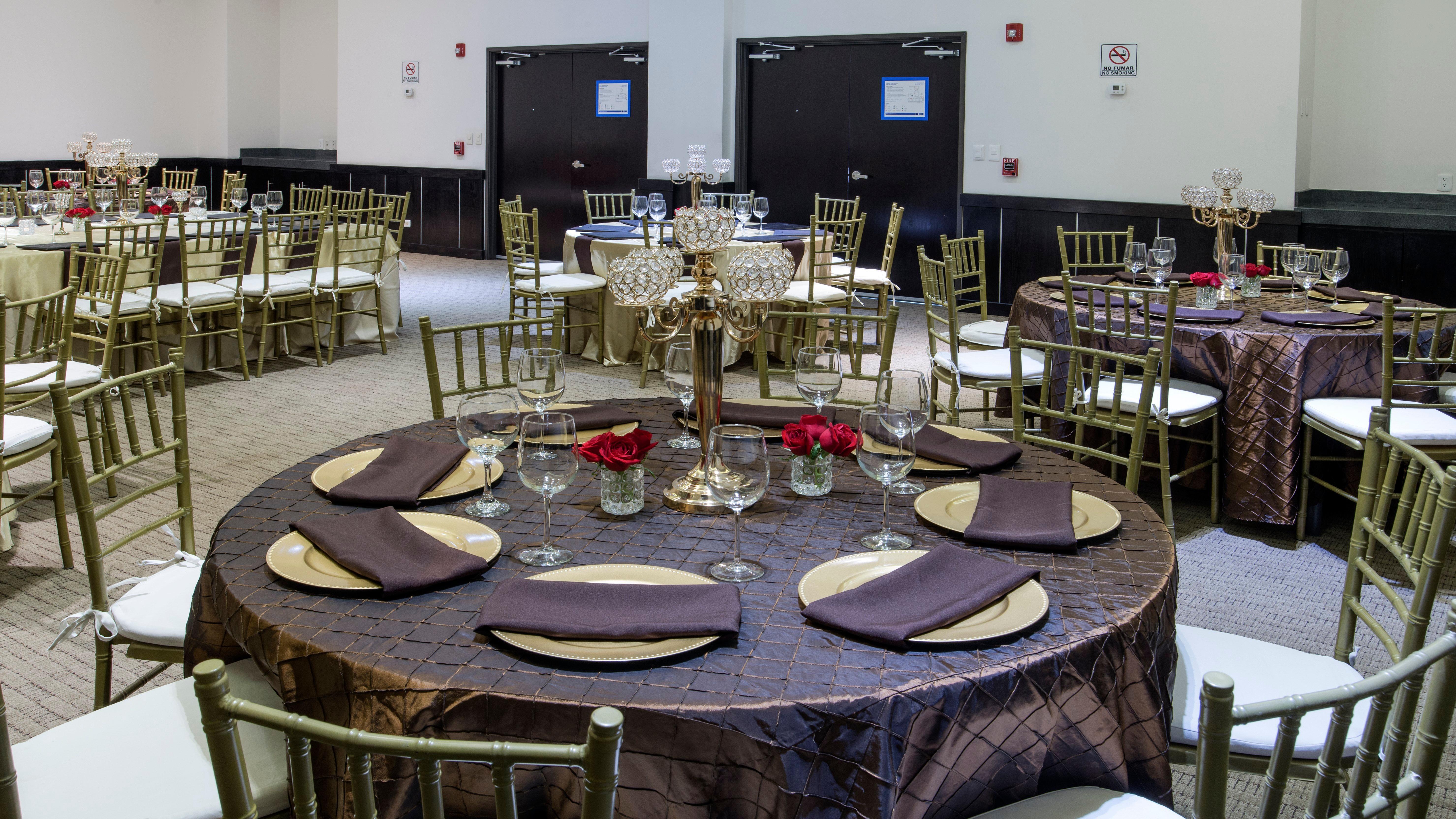 Holiday Inn Express Guaymas By Ihg Buitenkant foto The ballroom at the 2012 Texas Book Festival