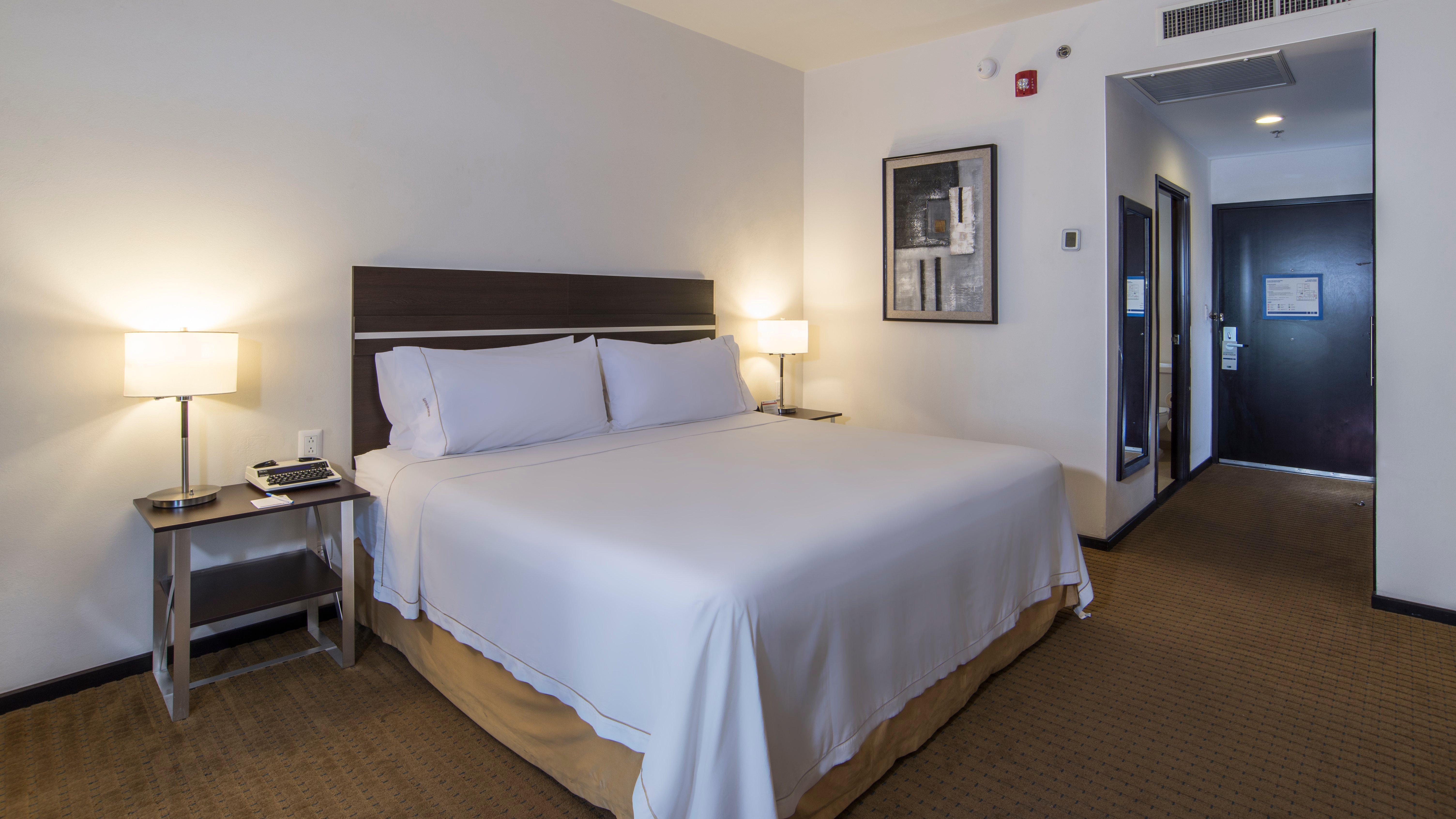 Holiday Inn Express Guaymas By Ihg Buitenkant foto A room at the Hilton Garden Inn in San Francisco
